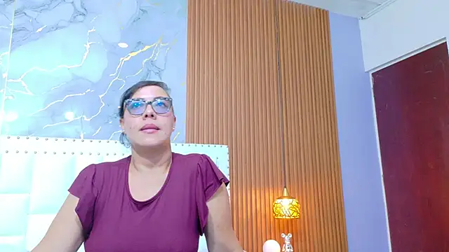 hotlatinateacher online show from October 25, 2025, 1:01 pm