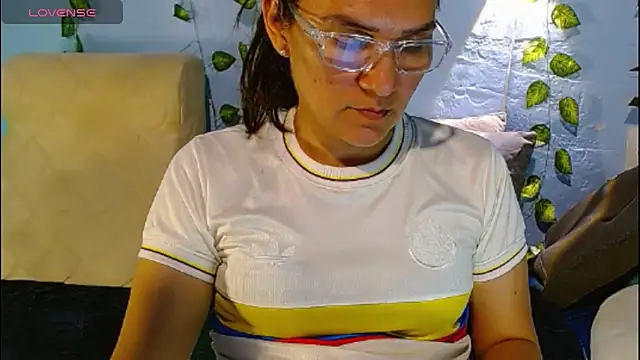 venus swet  online show from May 18, 2026, 12:55 am