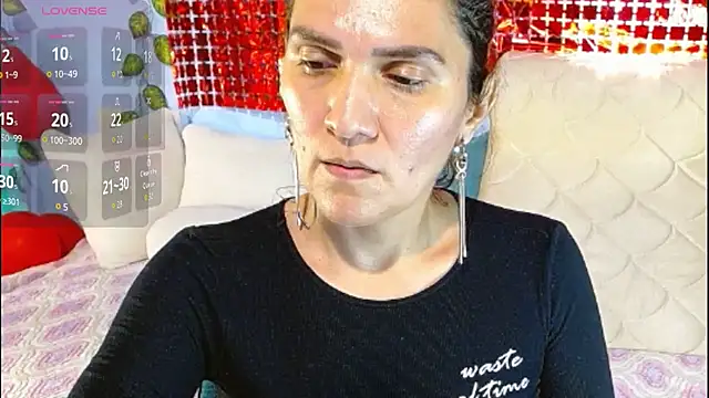 Snapshot of venus_swet_ chatting on March 5, 2026, 1:13 am venus swet online show from March 5, 2026, 1:13 am