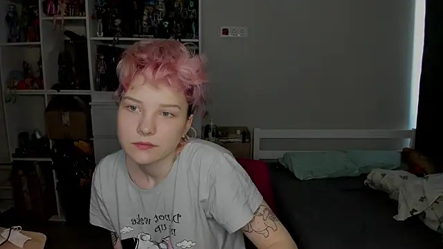 School Love online show from January 18, 2026, 7:56 am