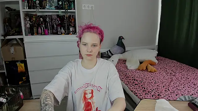 School Love online show from March 1, 2026, 7:08 am