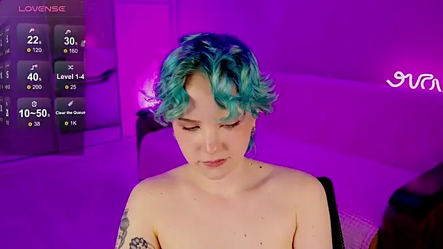 School Love online show from February 13, 2025, 4:07 pm