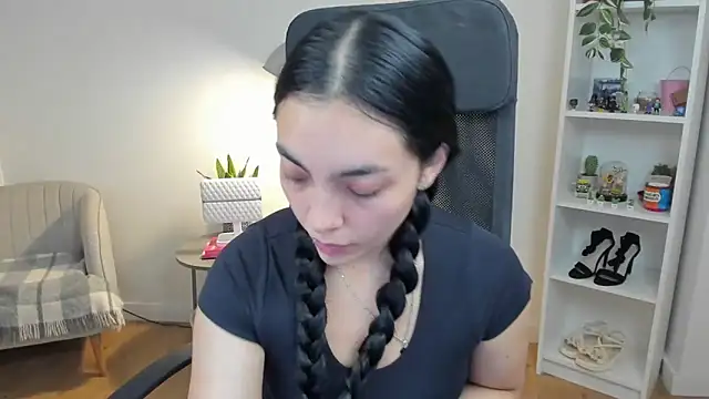 Snapshot of _BellaEvans_ chatting on May 25, 2026, 4:56 am BellaEvans online show from May 25, 2026, 4:56 am