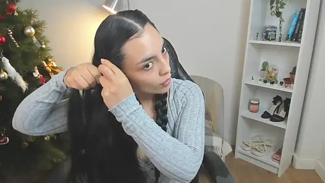 Snapshot of _BellaEvans_ chatting on December 18, 2025, 5:56 am BellaEvans online show from December 18, 2025, 5:56 am