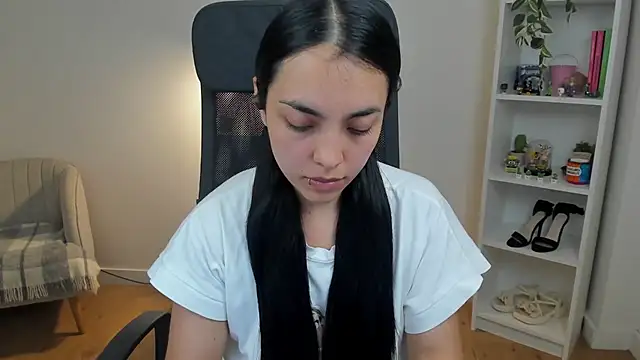 Snapshot of _BellaEvans_ chatting on June 5, 2026, 4:50 am BellaEvans online show from June 5, 2026, 4:50 am