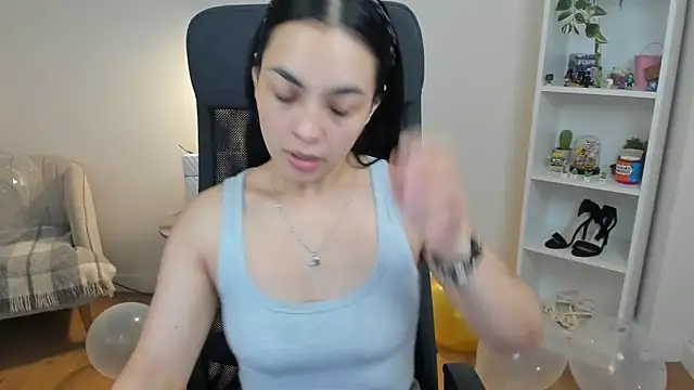 Snapshot of _BellaEvans_ chatting on May 21, 2026, 4:54 am BellaEvans online show from May 21, 2026, 4:54 am