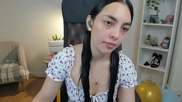 Snapshot of _BellaEvans_ chatting on May 22, 2026, 4:54 am BellaEvans online show from May 22, 2026, 4:54 am