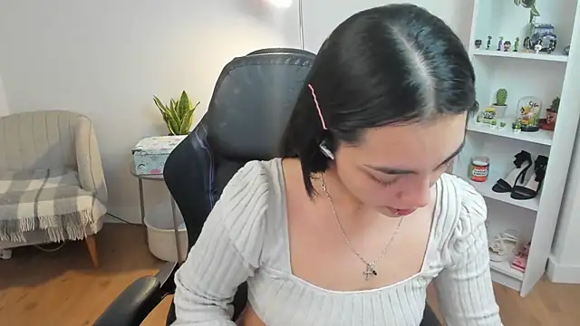 Snapshot of _BellaEvans_ chatting on January 13, 2026, 5:33 am BellaEvans online show from January 13, 2026, 5:33 am