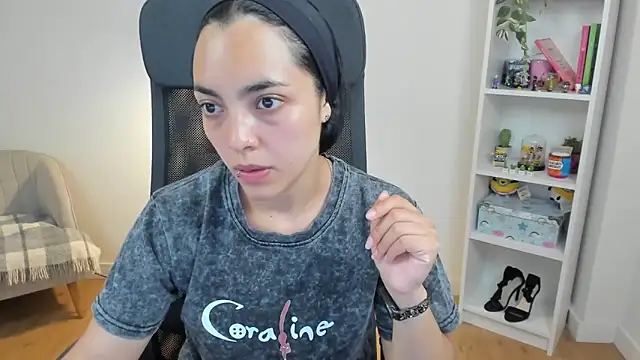 Snapshot of _BellaEvans_ chatting on June 15, 2026, 4:45 am BellaEvans online show from June 15, 2026, 4:45 am