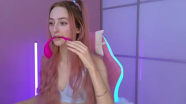 MichaDenver online show from December 11, 2024, 1:39 pm