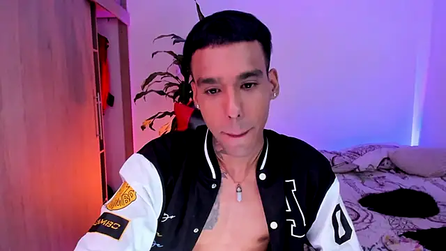 aldrinwhite online show from July 28, 2026, 8:52 pm