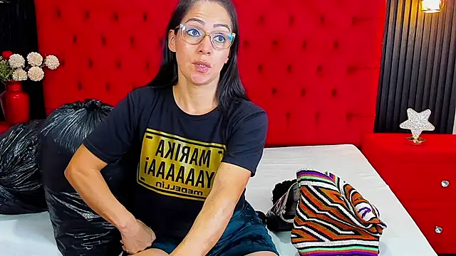 KateTompson  online show from July 21, 2026, 7:37 pm