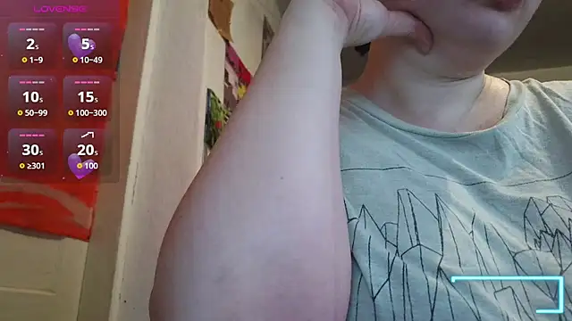 Snapshot of Cora_Maro chatting on July 6, 2026, 9:28 pm Cora Maro online show from July 6, 2026, 9:28 pm