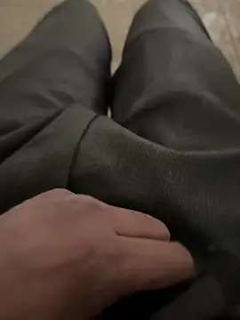 Snapshot of A-mira chatting on February 9, 2026, 9:51 am A-mira online show from February 9, 2026, 9:51 am