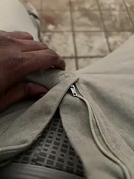 Snapshot of A-mira chatting on February 12, 2026, 10:04 am A-mira online show from February 12, 2026, 10:04 am