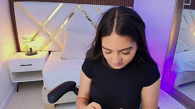 Emelie Ch1 online show from March 6, 2026, 4:18 am