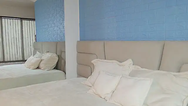 Zoe Benson online show from October 8, 2025, 1:12 pm