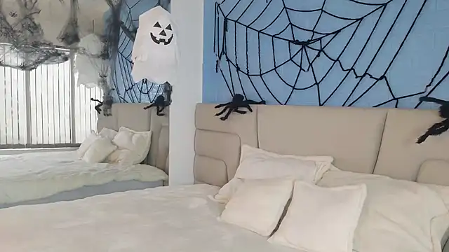 Zoe Benson online show from October 16, 2025, 1:30 pm