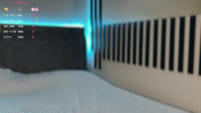 Li Amelie  online show from December 4, 2025, 3:33 pm