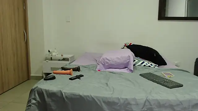 AnnieRoss69 online show from February 4, 2025, 10:43 am