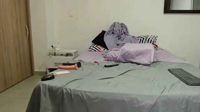 AnnieRoss69 online show from February 6, 2025, 1:38 am