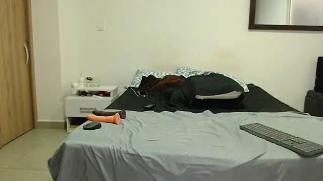 AnnieRoss69 online show from September 30, 2025, 8:48 pm