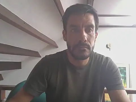elkike1980 online show from May 26, 2026, 4:27 pm