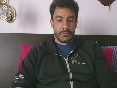 elkike1980 online show from May 15, 2026, 12:36 pm