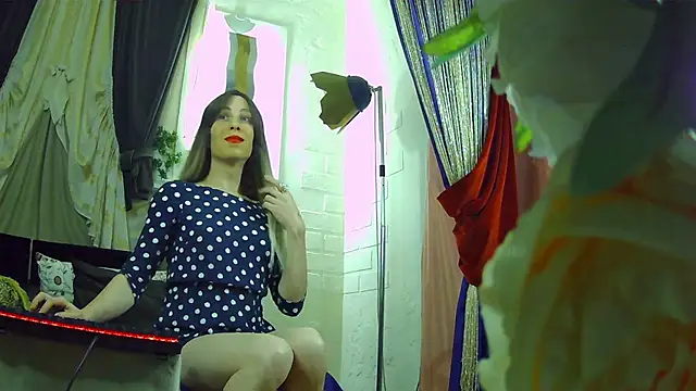 Mary Loon online show from October 4, 2025, 8:54 pm