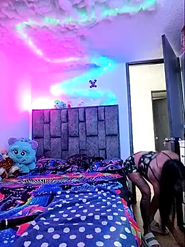 Nicole420squirt online show from September 17, 2025, 5:04 pm