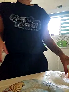 LorenRosse online show from September 29, 2025, 4:19 am