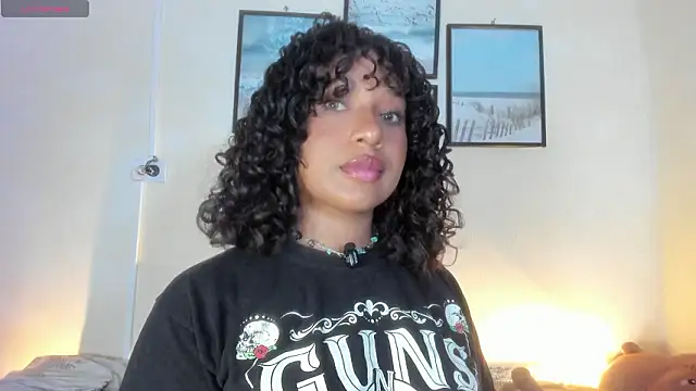 sara sophieee online show from January 13, 2026, 7:51 pm