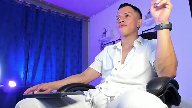 ThomsEvery  online show from December 1, 2025, 11:05 pm