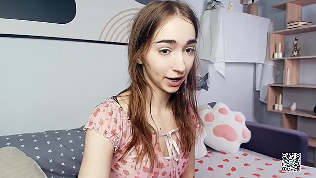 PollyBeev online show from October 27, 2025, 7:42 am