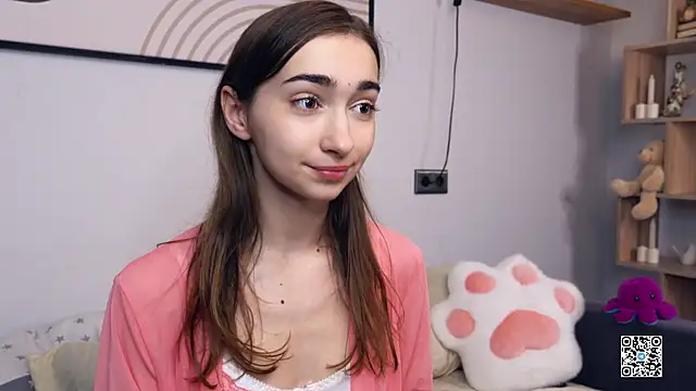 PollyBeev online show from November 6, 2025, 7:45 am