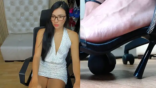 coniie jhons online show from September 26, 2025, 2:13 pm