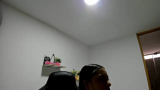 Daila 20  online show from March 18, 2025, 1:44 pm