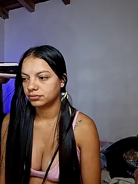 Snapshot of Daila_20_ chatting on April 7, 2026, 9:27 pm Daila 20 online show from April 7, 2026, 9:27 pm