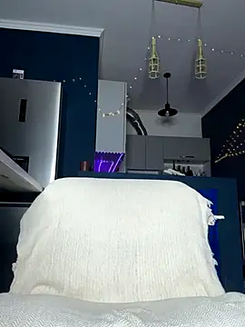 NickiLike online show from September 28, 2025, 5:09 pm