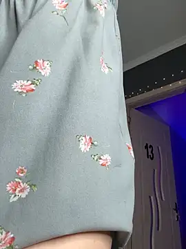 NickiLike online show from October 10, 2025, 4:52 pm