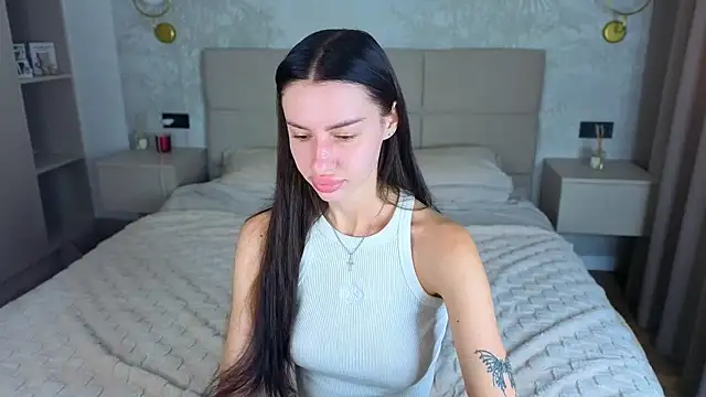 Snow WhiteeeX online show from June 26, 2026, 4:07 am