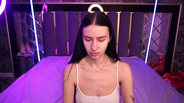 Snapshot of Snow_WhiteeeX chatting on February 9, 2026, 6:44 am Snow WhiteeeX online show from February 9, 2026, 6:44 am