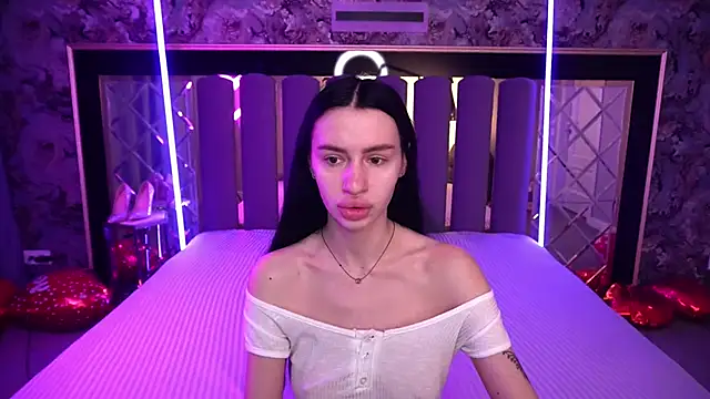 Snapshot of Snow_WhiteeeX chatting on February 16, 2026, 6:34 am Snow WhiteeeX online show from February 16, 2026, 6:34 am