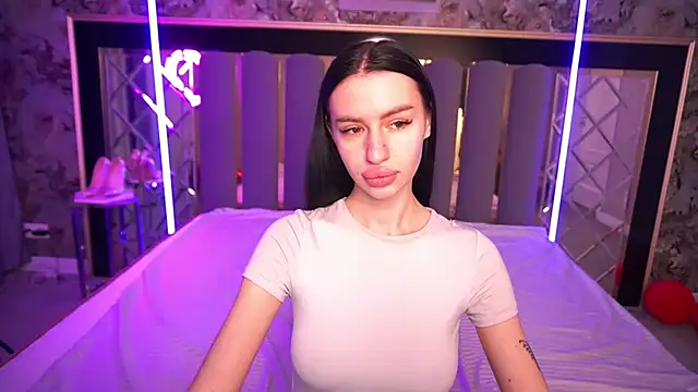 Snapshot of Snow_WhiteeeX chatting on March 19, 2026, 6:35 am Snow WhiteeeX online show from March 19, 2026, 6:35 am