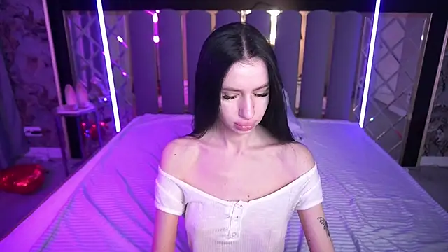 Snapshot of Snow_WhiteeeX chatting on March 16, 2026, 6:39 am Snow WhiteeeX online show from March 16, 2026, 6:39 am