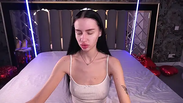 Snapshot of Snow_WhiteeeX chatting on February 10, 2026, 6:45 am Snow WhiteeeX online show from February 10, 2026, 6:45 am