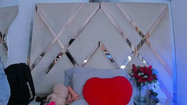 ninaht online show from October 2, 2025, 8:23 pm