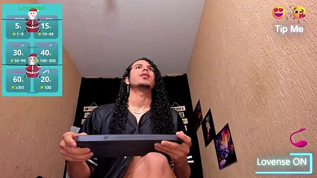 Snapshot of Gilbert_009 chatting on December 18, 2024, 2:17 pm Gilbert 009 online show from December 18, 2024, 2:17 pm