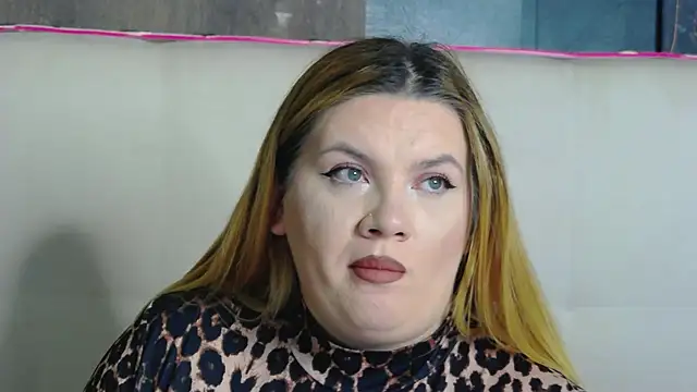 MelanieBrownn online show from November 23, 2025, 5:01 pm