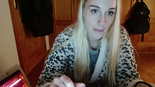 secretmuses online show from February 4, 2026, 10:38 pm